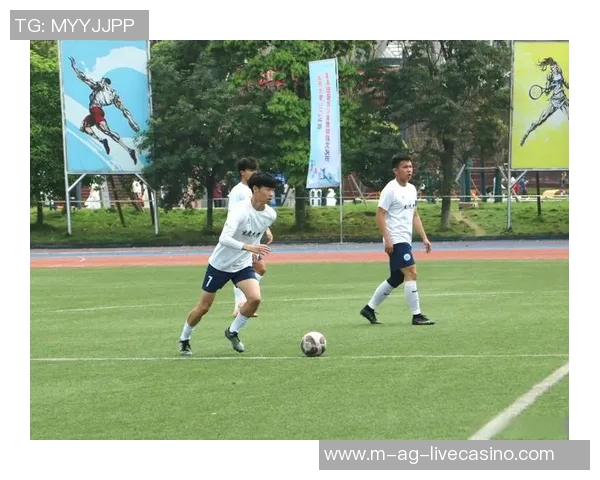 花样足球的魅力与技巧探索：从街头到赛场的精彩瞬间与文化传承