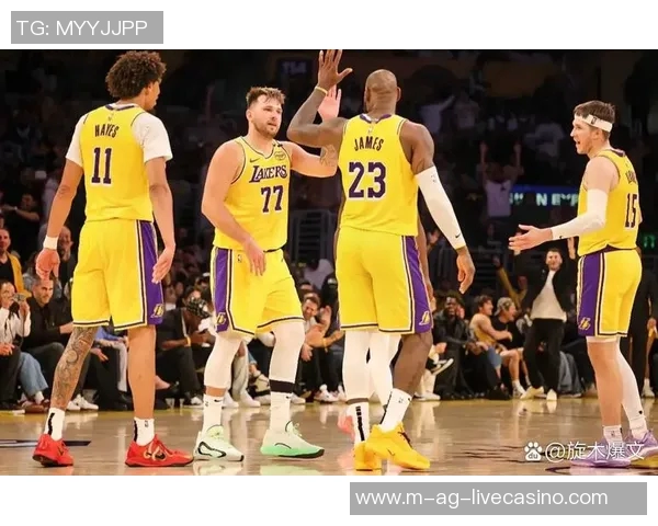 尼克斯与湖人全场激战回顾球星表现与精彩瞬间一网打尽 尼克斯与湖人全场激战回顾球星表现与精彩瞬间一网打尽